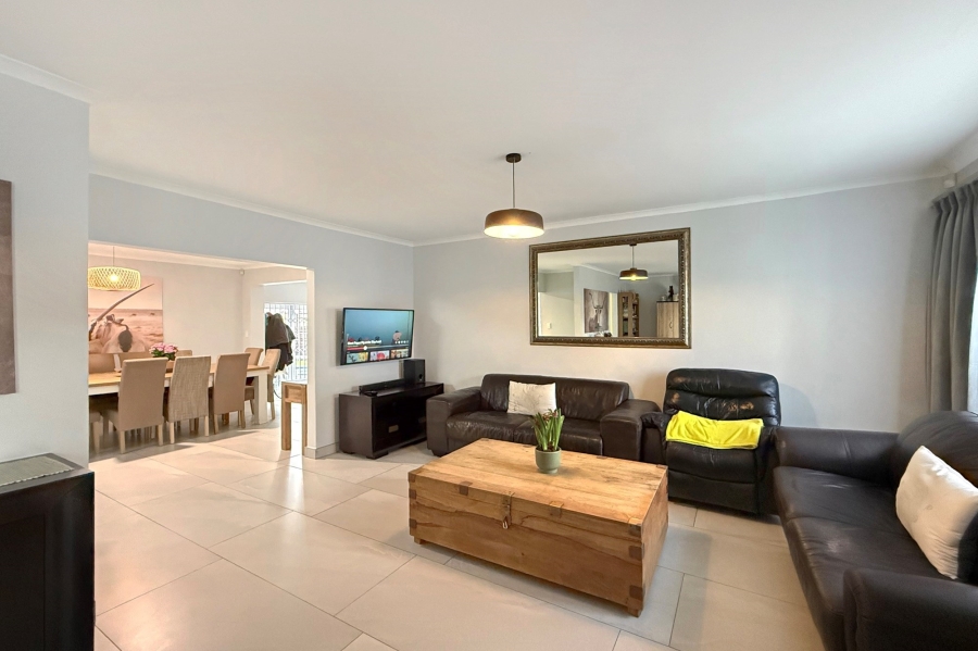 2 Bedroom Property for Sale in Welgelegen 3 Western Cape